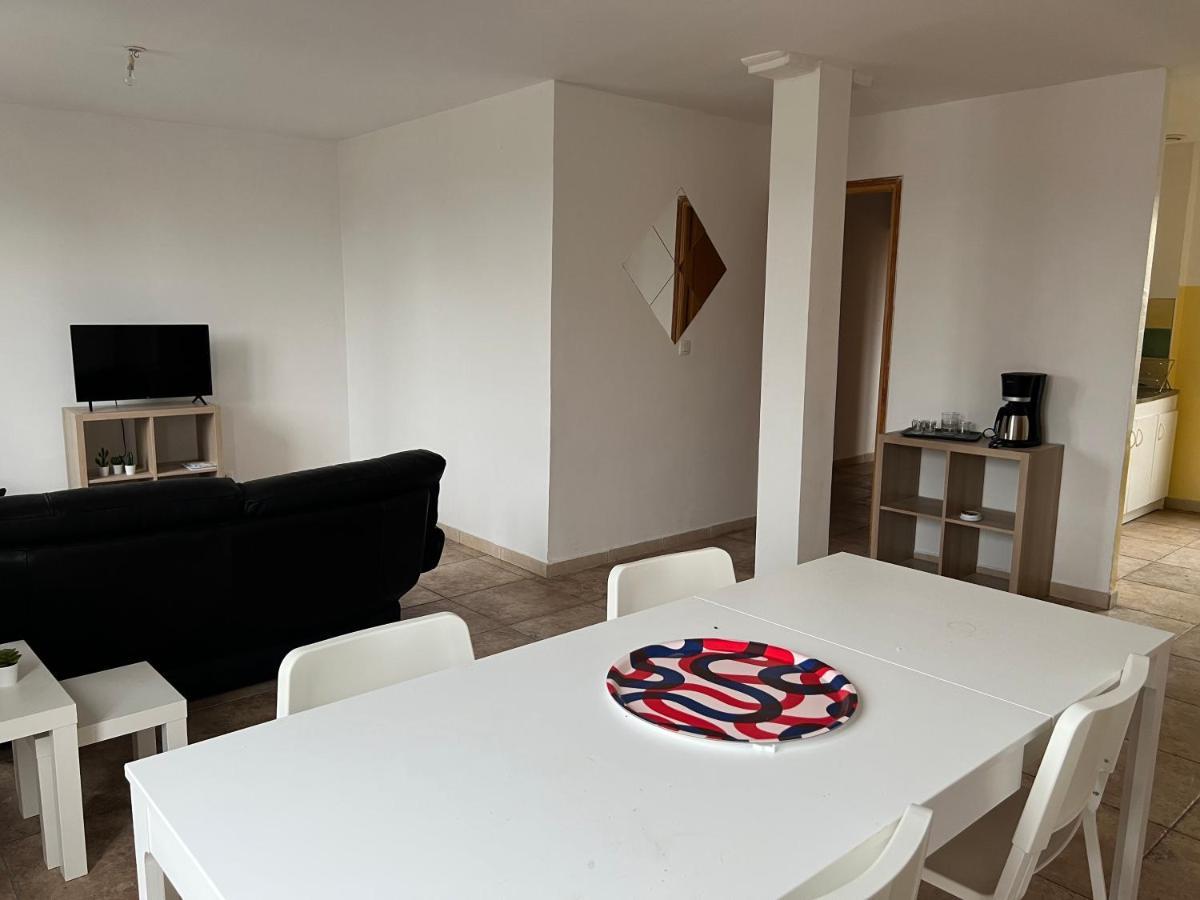 Le Relais De Saint Loup 1 A 66 Personnes Leilighet Montereau-faut-Yonne Eksteriør bilde